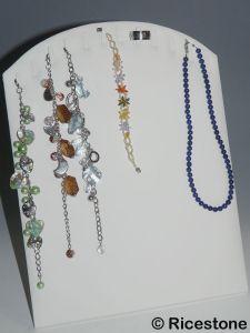 7B) PLATEAU PRÉSENTOIR VERTICAL BRACELETS OU CHAINE.