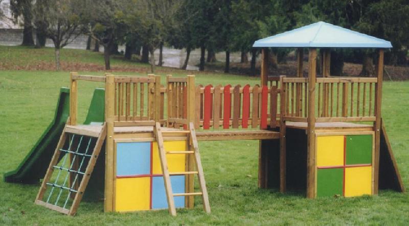 Structure de jeux pour enfants - CHÂTEAU ENCHANTÉ - 3 à 8 ans - Hauteur de chute 1,10m - Dimensions 5,57m x 4,33m_0