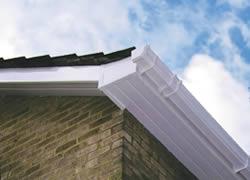 Bardage alvéolaire et planche de rive cellulaire - épaisseurs et largeurs variées - profilés PVC et accessoires de finition_0