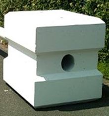 Bloc béton anti-intrusion - BLOC 950 - Poids 1950 kg - Réservation horizontale pour passage tube_0