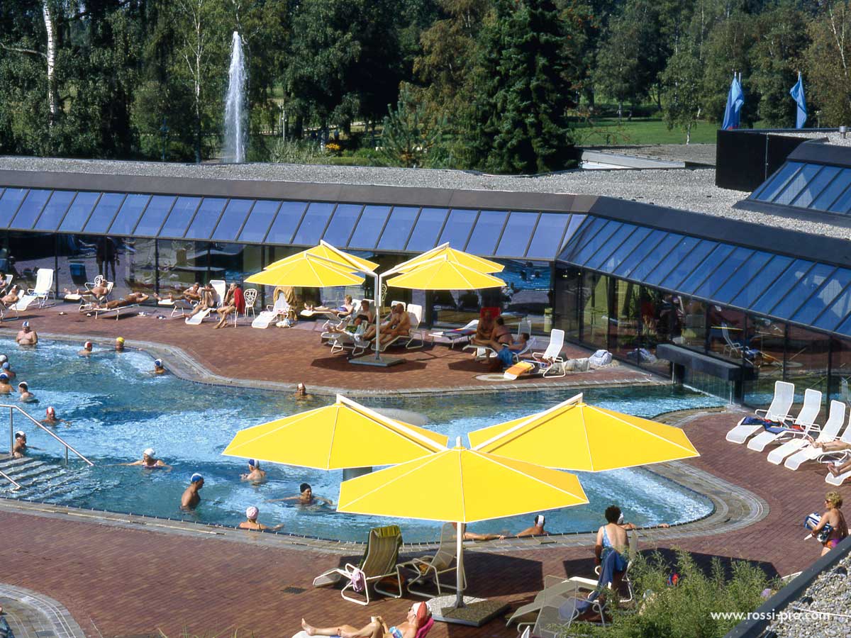 Parasol pied déporté Rialto - implantation en îlot avec 2 à 4 toiles - robuste et esthétique_0