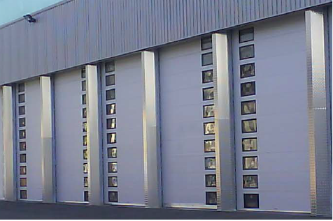 Porte sectionnelle industrielle ISO V80 - sur mesure, design fiable et performant, gestion du trafic et faible déperdition énergétique_0
