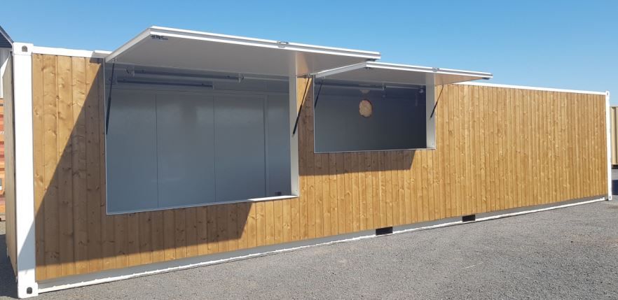 Container aménagé Snack-Box 40 pieds - vantail relevable en acier Corten, idéal pour points de vente et événements_1