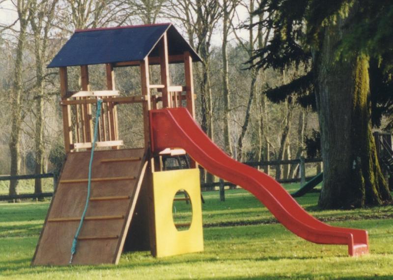 Structure de jeu Dragon's Tour - cabane et toboggan pour enfants de 3 à 8 ans_0