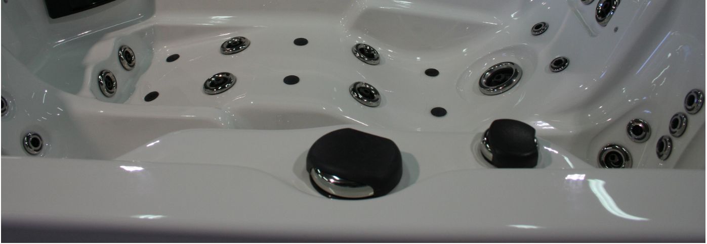 Jacuzzi spa encastrable BR100 T - Pack thérapie avec cascade inox et massages spécifiques_0