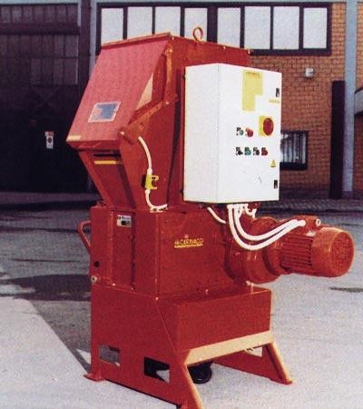 Broyeur de végétaux TRITO - Dispositif de broyage robuste avec moteurs électriques puissants et calibrage du produit fini_0