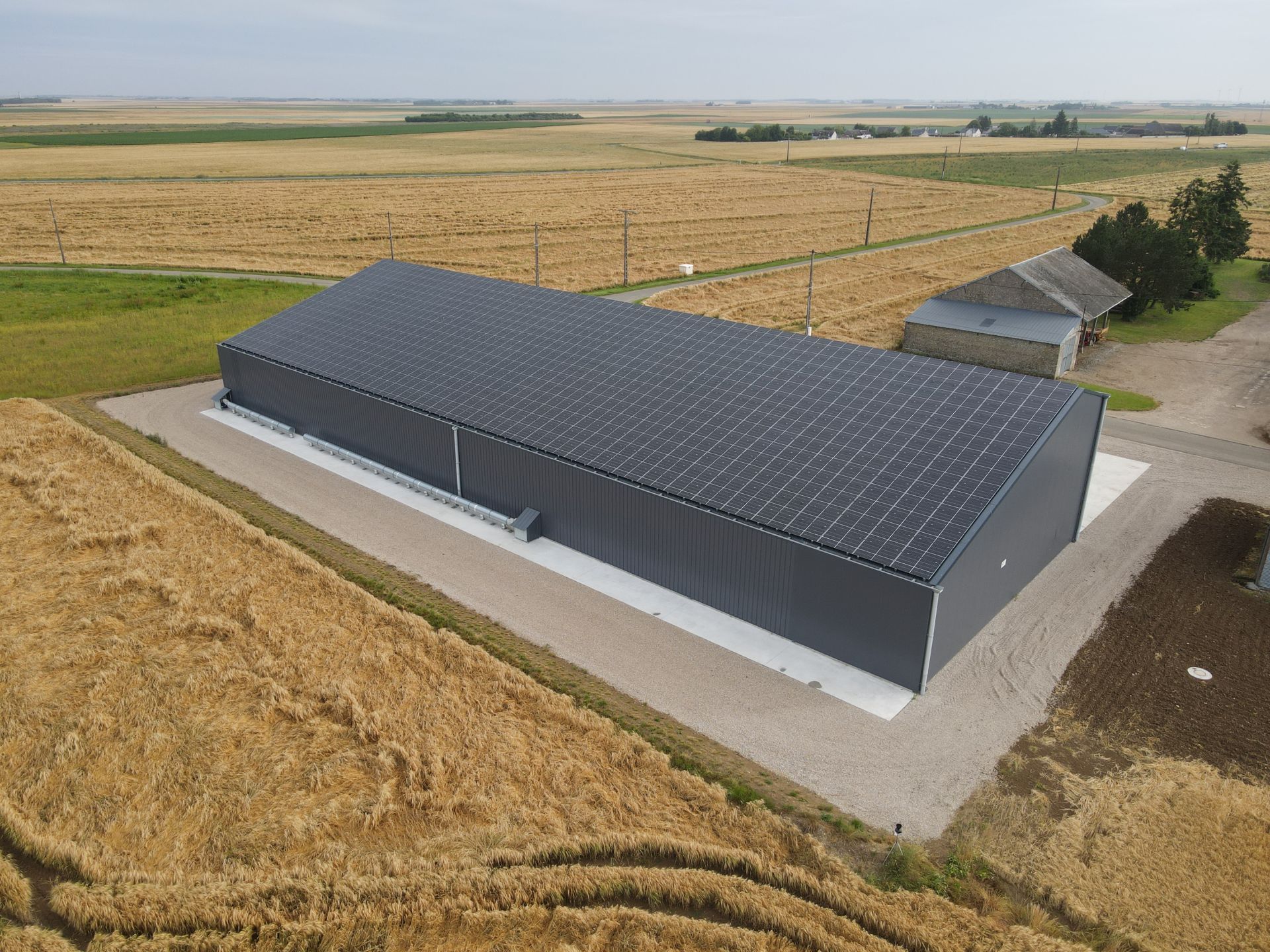 Hangar photovoltaïque asymétrique - 608 à 1520 m²
