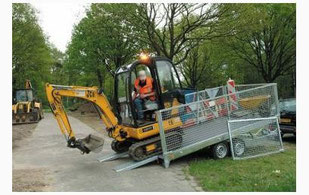 Remorque porte-engins - châssis autoportant solide - profil Omega - plancher antidérapant_0