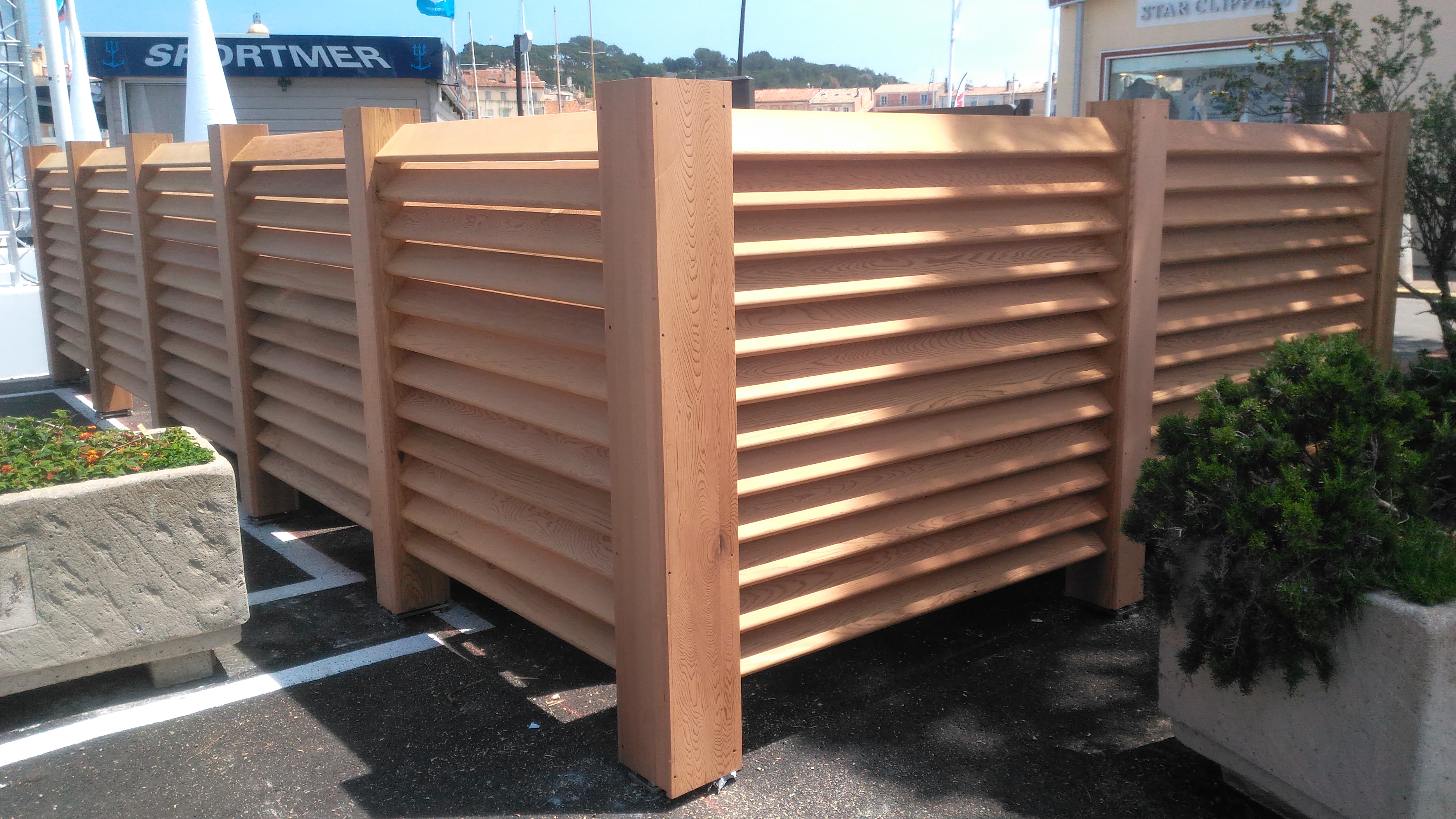 Cache-conteneurs en bois - Mobilier urbain simple et économique - Réalisable sur mesure_0