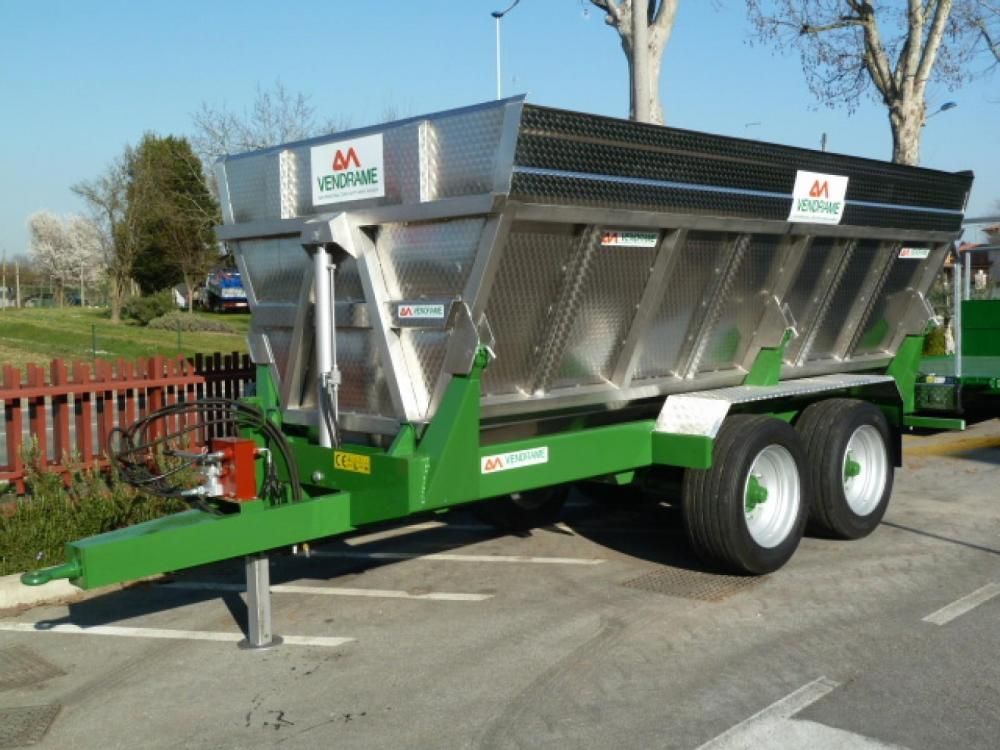 Remorque agricole avec cuve inox Vendrame - charge 14 000 kg - transport raisins et produits agricoles_0