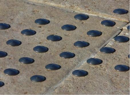 Clou de voirie en laiton lisse - Podotactile inox 304L - Diamètres variés avec fixation filetée_0