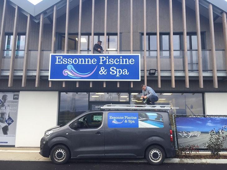 Caisson lumineux LED - fabrication sur mesure simple ou double face - enseignes de toiture ou drapeau_0