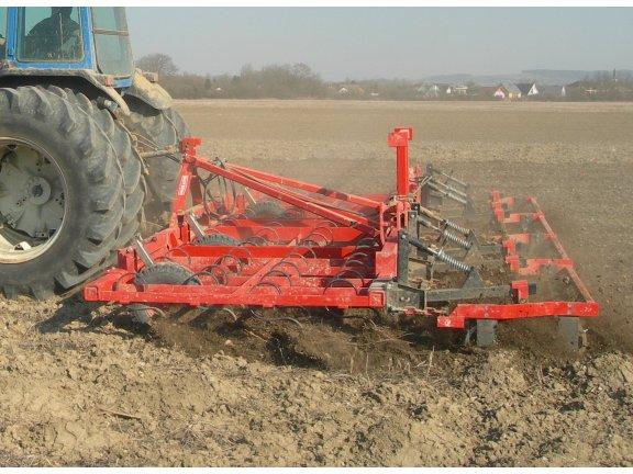 Vibroculteur VR 450 repliable - Quivogne - 4,50m, 45 dents, châssis robuste et options personnalisables_0