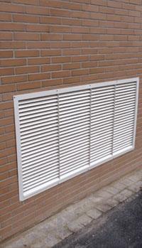 Grilles de ventilation à lames persiennées_0