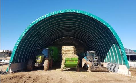 Tunnel de stockage agricole - structure en acier haute résistance - couverture PVC 670 g/m² avec porte et pignon_0