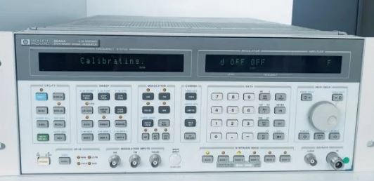 8644a - generateur de signaux synthetises - keysight technologies (agilent / hp) - 0,0252 - 1030 mhz_0