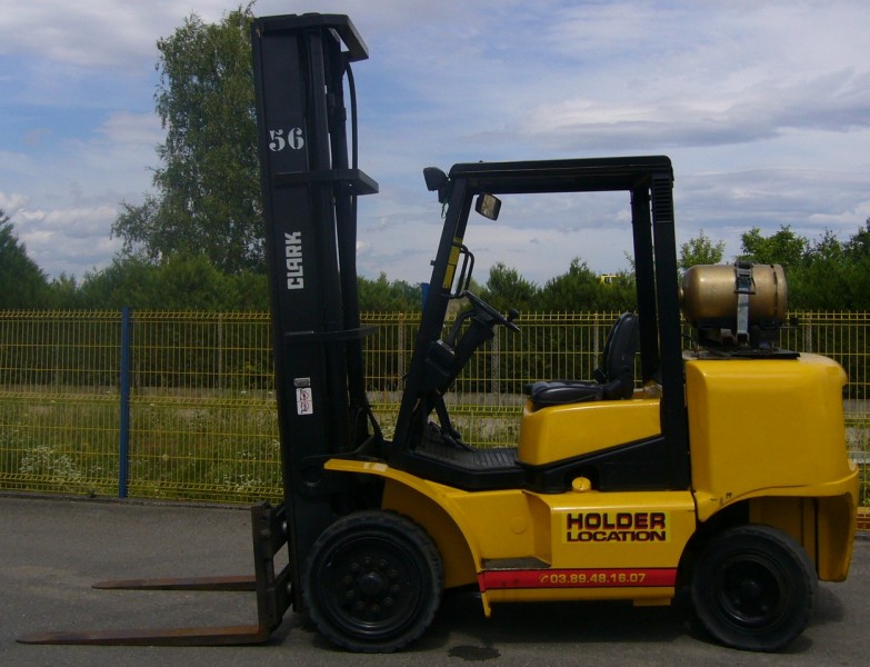 Chariots élévateurs frontaux - Clark CGP45 056 - Gaz - Capacité 4500 kg - Hauteur 6430 mm_0
