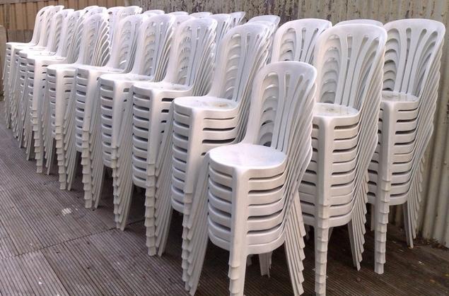 Chaises en plastique