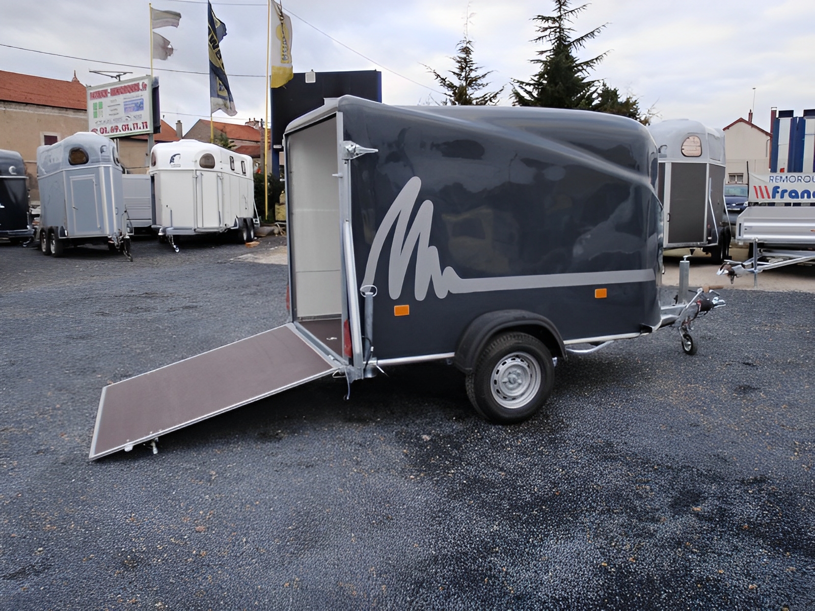 Offre de lancement sur les remorques porte moto 499 kg Carrosserie de la  France