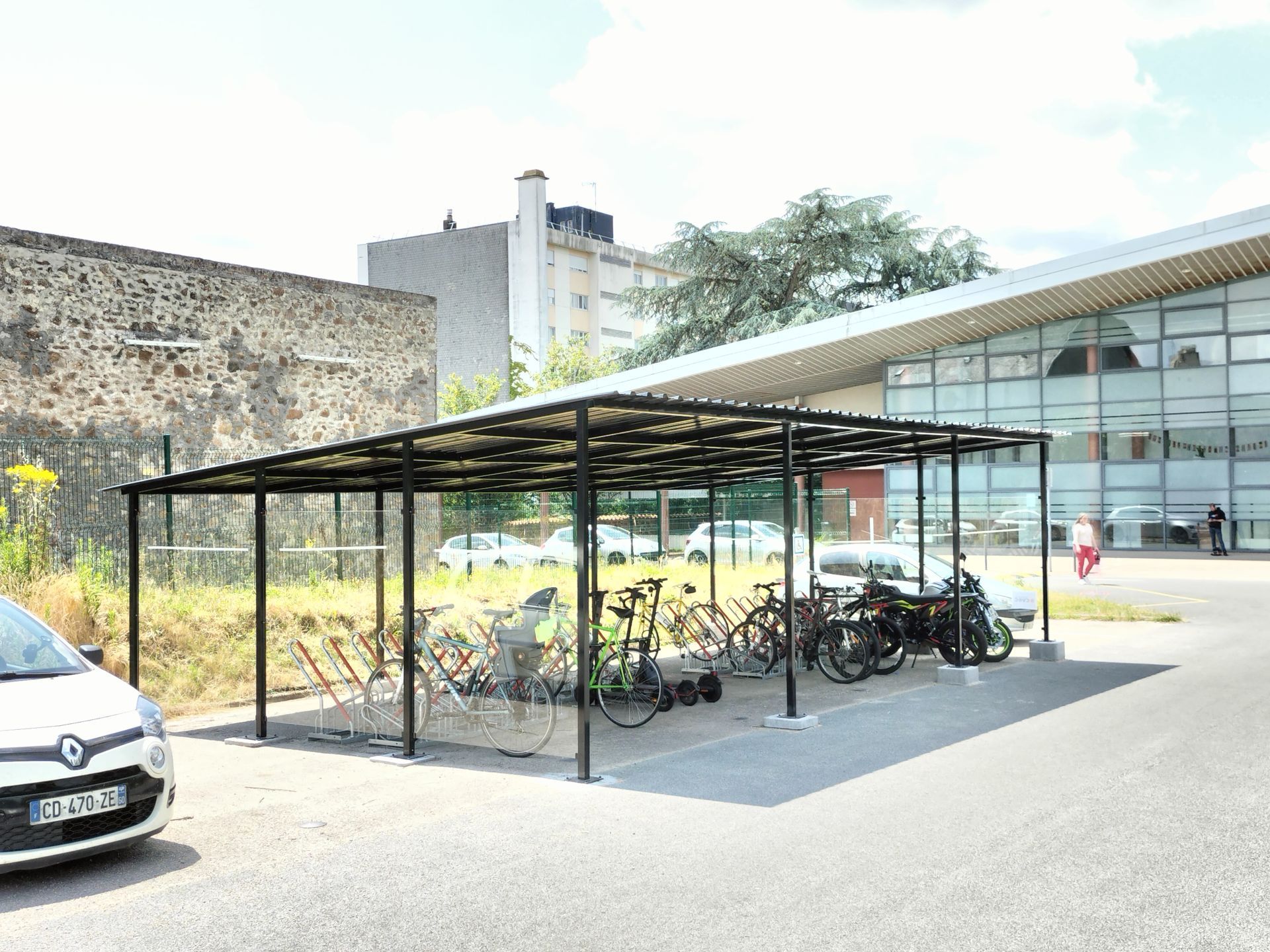 Abri vélos Medium XL - Modulable de 2,50 m à 6,25 m et plus - Parois personnalisables_0