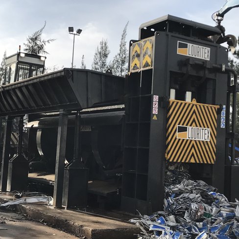 Presse cisaille ferrailles à volets stationnaire Louritex PHGF-850 - électrique 4 x 75 kW - 800 tonnes de force de cisaillage_0