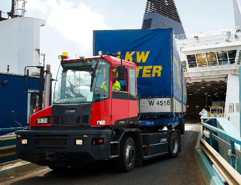 Tracteurs portuaires Kalmar TT618i / TR618i / TRL618i - Performances robustes et confort amélioré_0