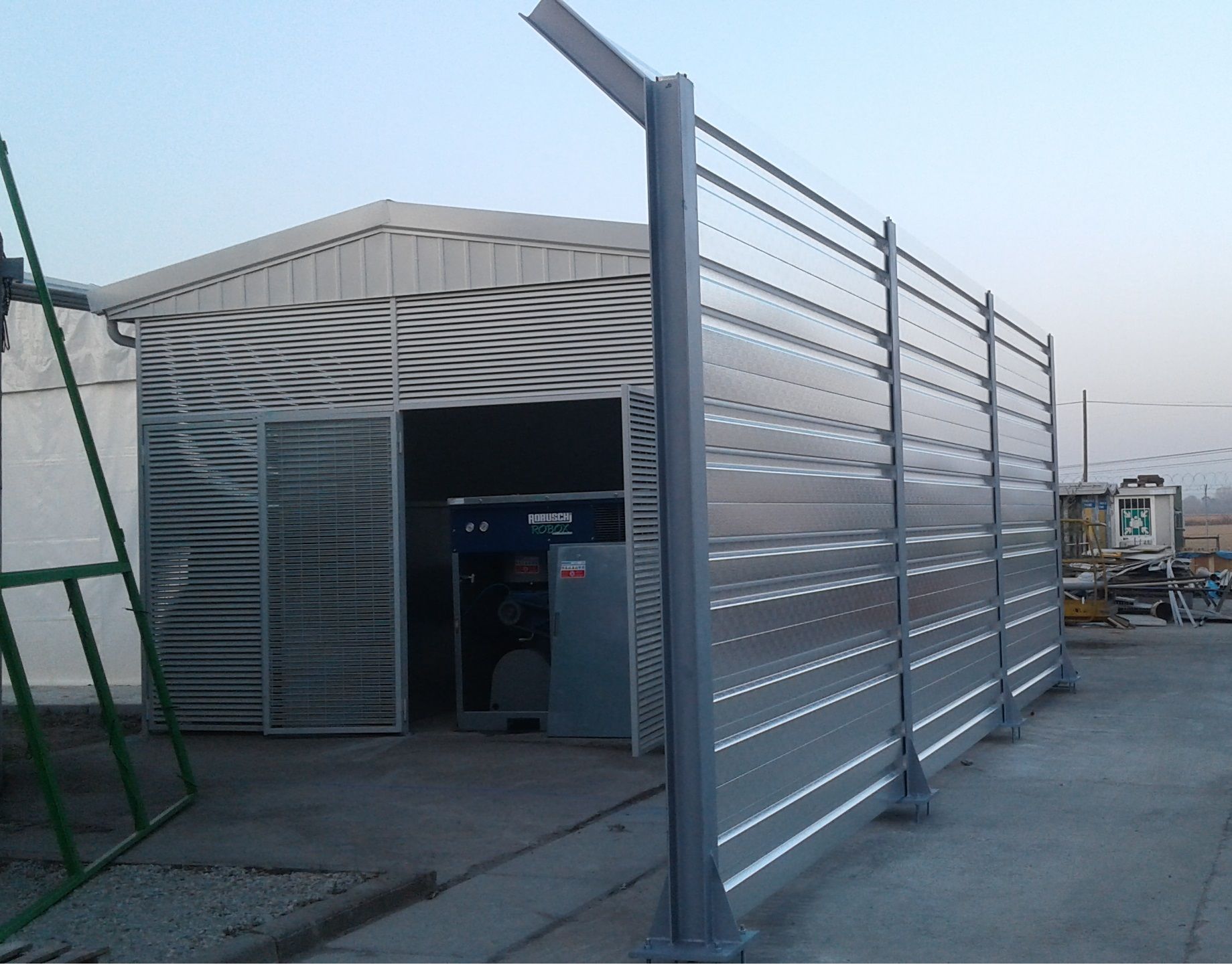 Écran acoustique pour compresseur industriel - Étude, conception et installation sur mesure_0