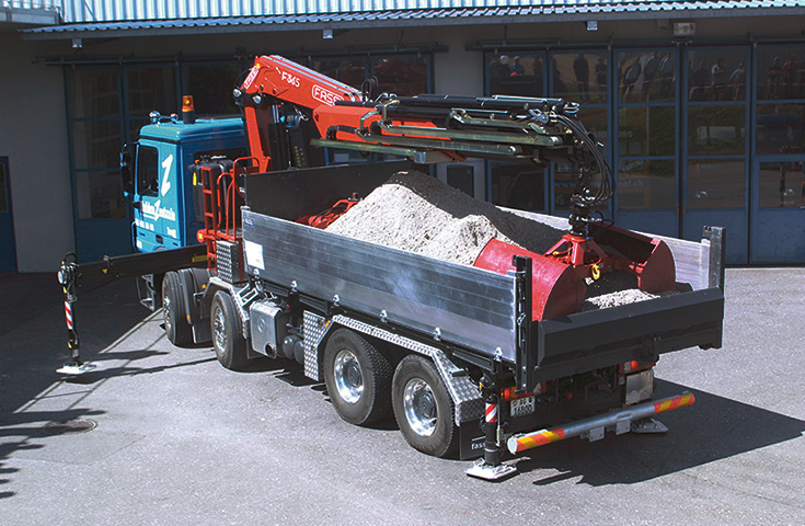 Grue auxiliaire Fassi F365A e-dynamic - Capacité de levage jusqu’à 34,1 tm - Bras hydraulique jusqu’à 26,70 m avec jib - Version dynamic avec bielle et rotation jusqu’à 400°_0