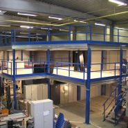 Mezzanine industrielle Redirack - portées de 6 mètres - plates-formes modulables avec escaliers et balustrades_0