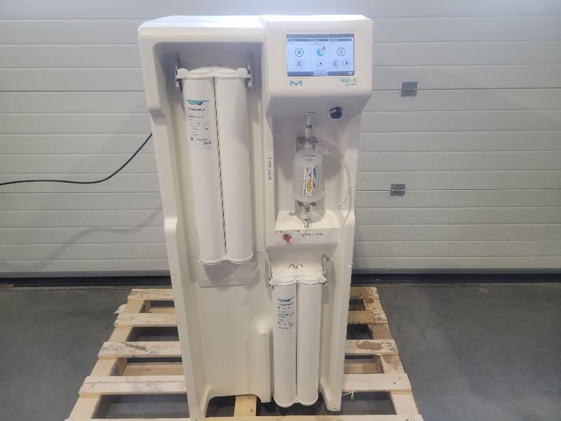 Système de purification d′eau Millipore Milli-Q CLX 7040 (LC) ZAFS51040_0