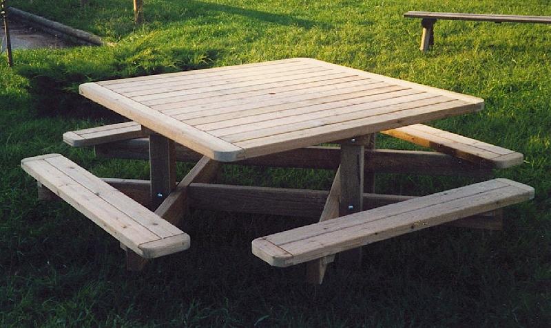 Table pique-nique en bois carrée - pour collectivités - capacité 8 à 12 personnes - dimensions 150x150 cm_0