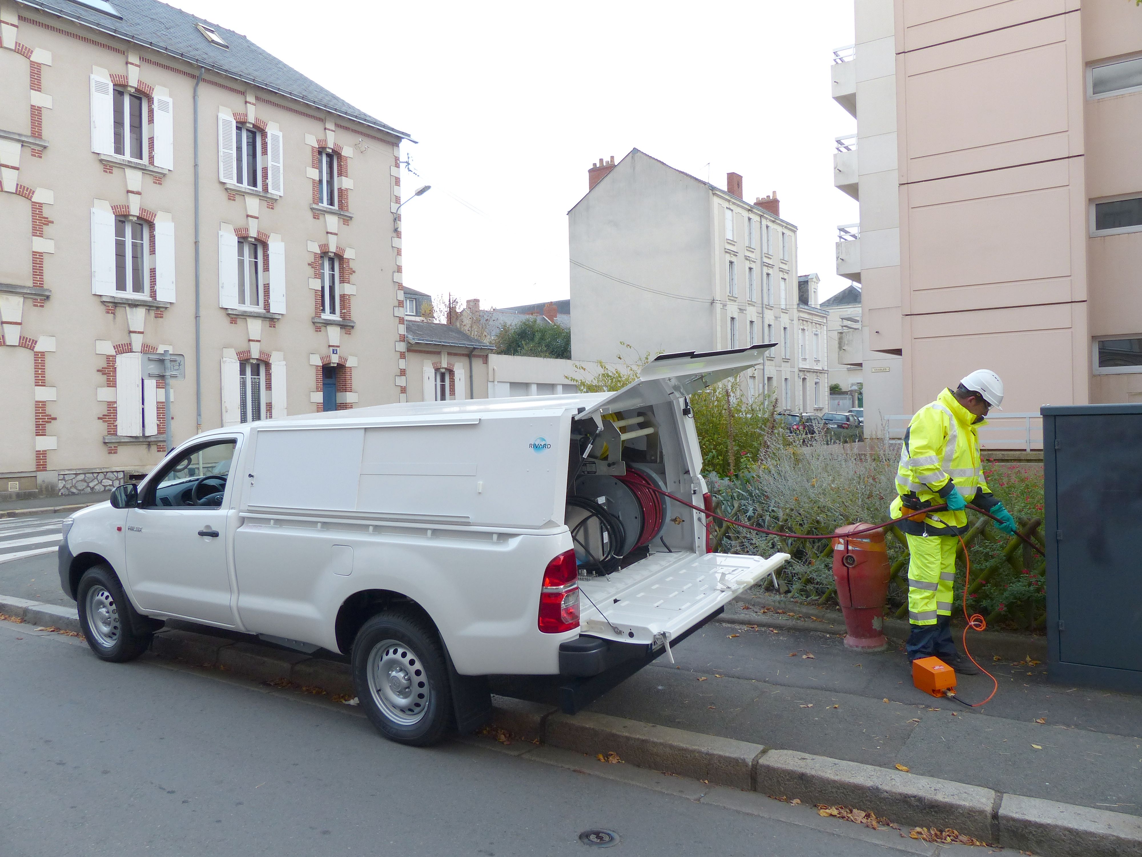 Calao - hydrocureur Rivard sur châssis Toyota Hilux - citerne 400L - haute pression jusqu'à 450 bar_0