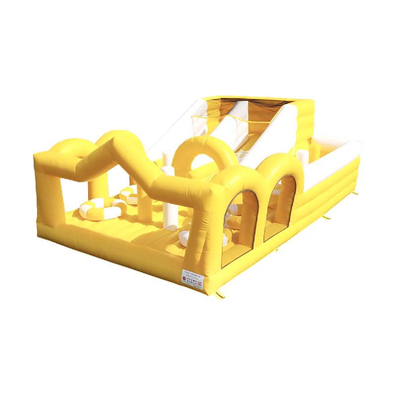 Parcours gonflable Maison jaune - Réf. OB22-CH - 6x4x2m avec obstacles et toboggan_0
