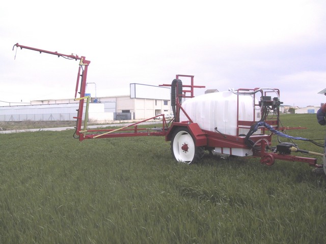 Pulvérisateur traîné avec cuve 3000 et 4000 litres - ISA 8 - CLM_0