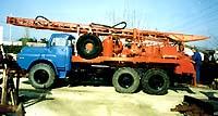 Engins de forage Gardner Denver - type Mahyew 1000 - mécanique avec table de rotation et Kelly - capacité tige 2