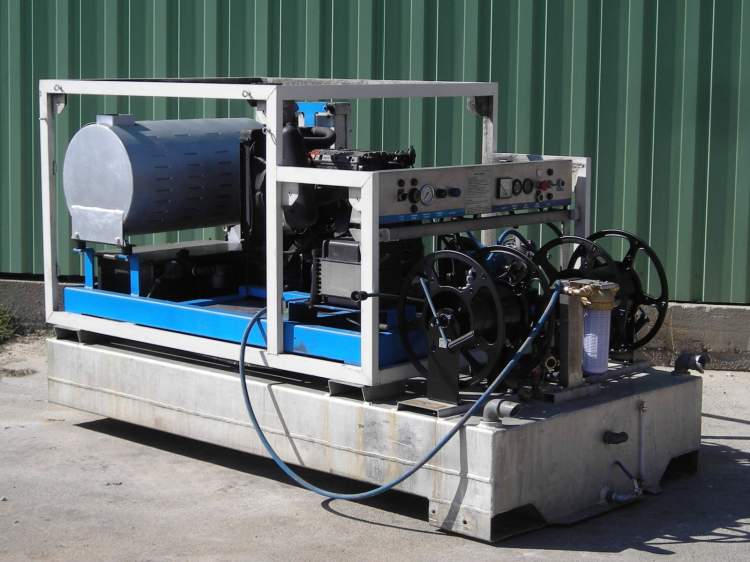 Matériel de nettoyage autonome haute pression eau chaude dédié à la municipalité - SKID 202  - Occasion_0