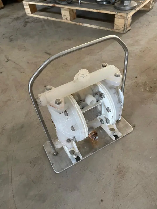 Pompe pneumatique à double membrane aodd versa-matic e5pp5t5t9c d'occasion - référence                        :                         c9464_0