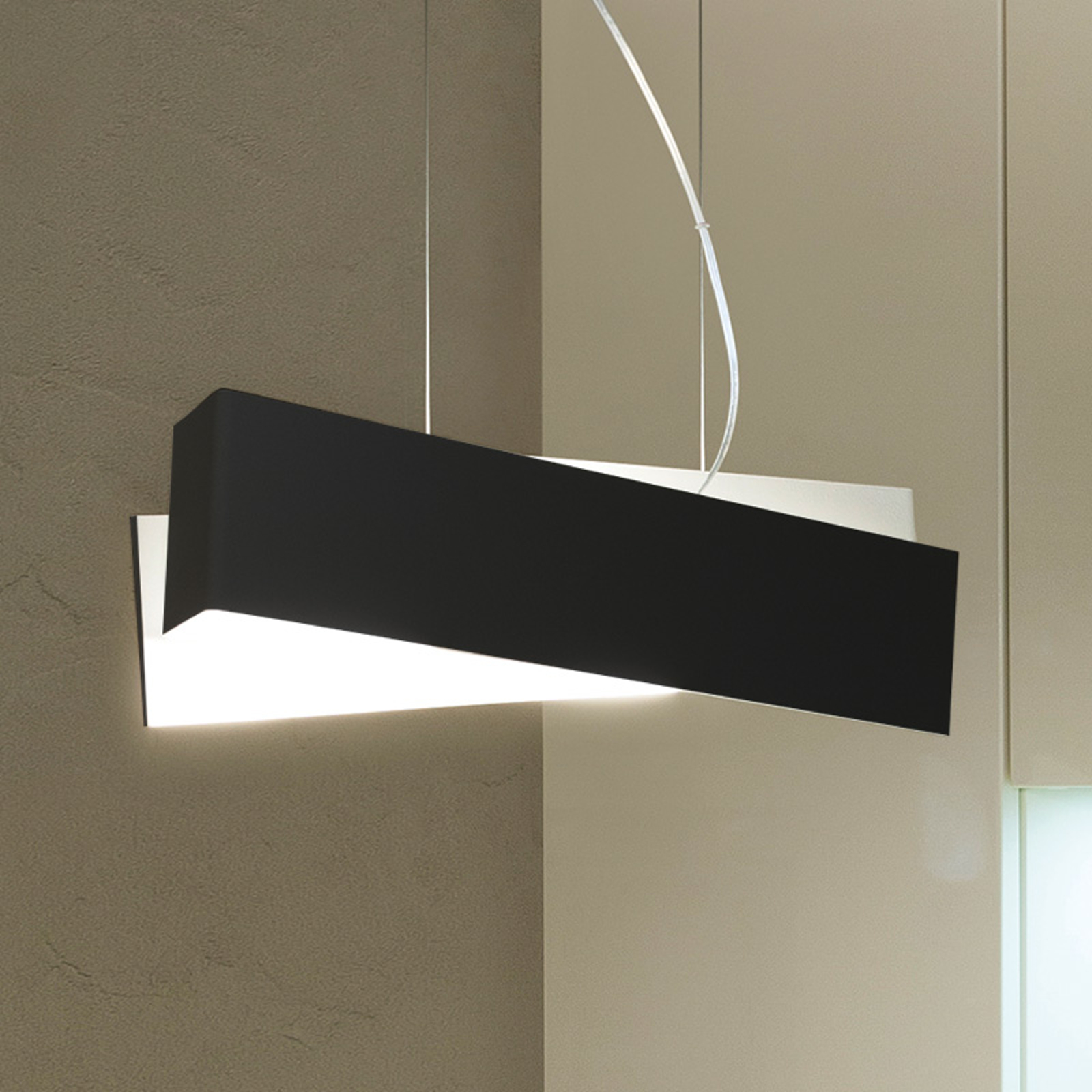 LINEA LIGHT SUSPENSION EXTRAVAGANTE ZIG ZAG EN NOIR ET BLANC