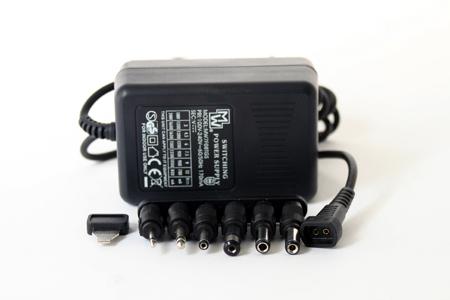 Alimentation à découpage 3 à 12V - 1A max - 100-240V - Bloc avec connecteurs détachables et adaptateurs secteur_0