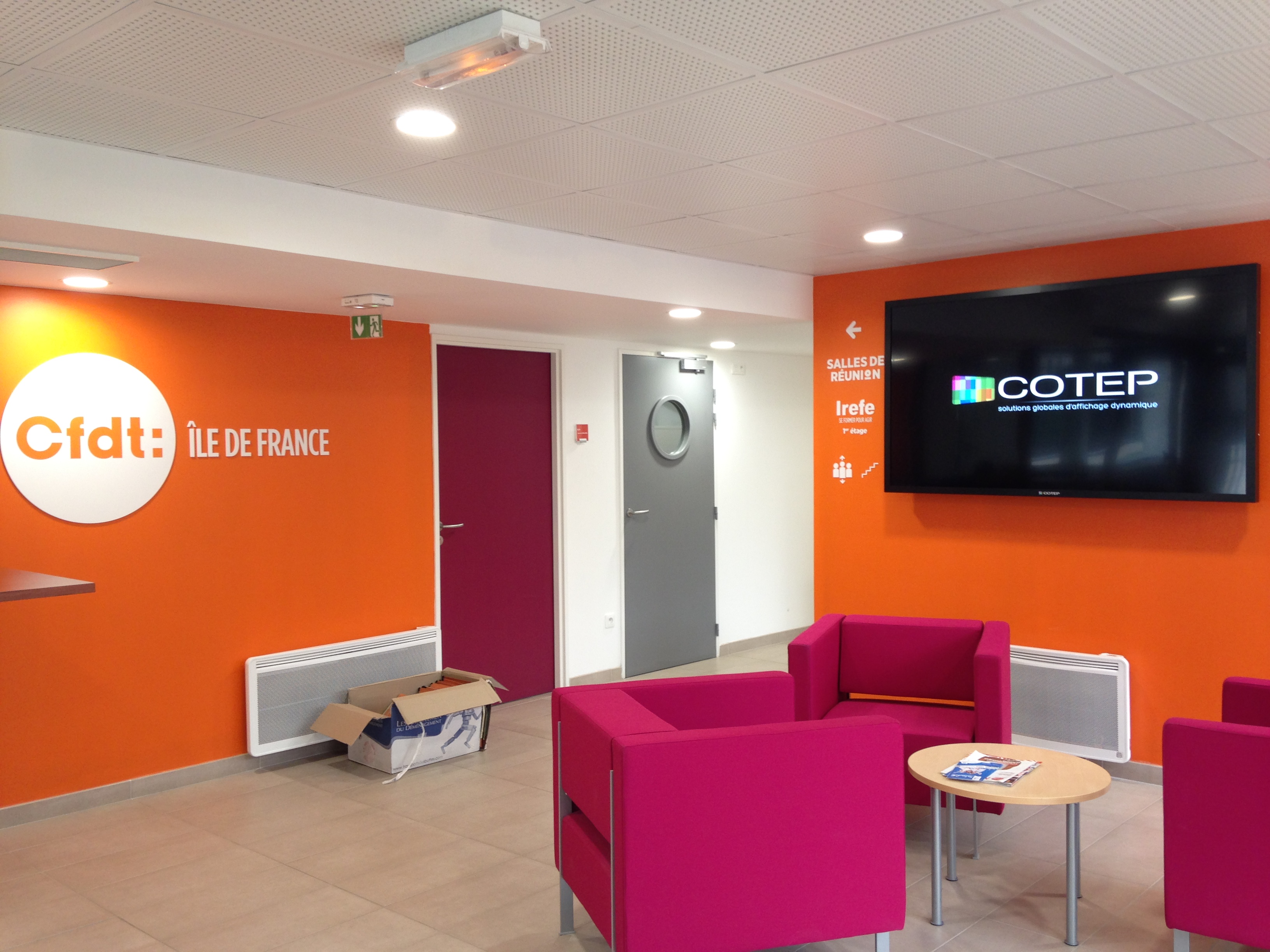Afficheurs intérieurs gamme Slim - design modulaire - tailles de 32 à 70 pouces - fonctionnement 24/7/365 - dalle TFT Full HD_0