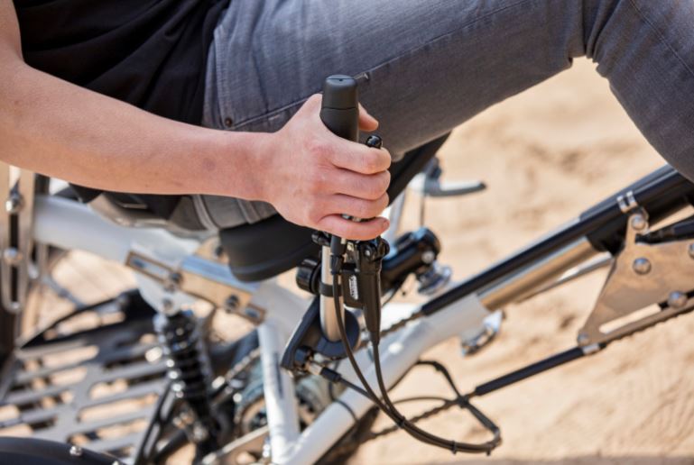 Vélo handicap tricycle couché Easy Sport avec siège ergonomique réglable_1