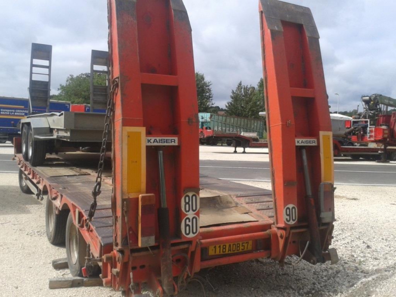 Vo 142 - remorque porte engins avant train 3 essieux plateau droit_0