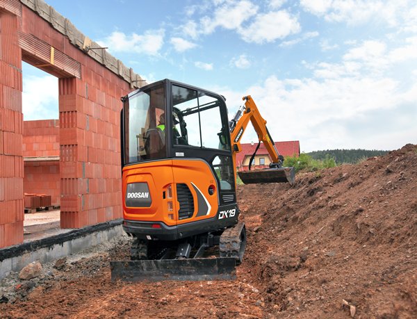 Mini-pelle Doosan DX19 - 1,89t - ergonomique avec haute visibilité et puissance hydraulique_0