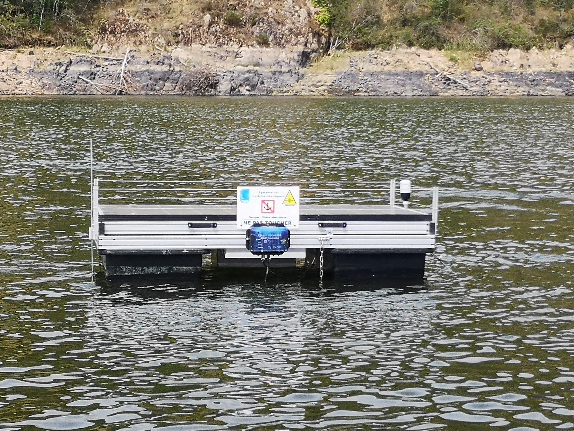 Cyanobox - Module autonome de traitement des cyanobactéries par ultrasons pour grandes surfaces de plans d'eau_0