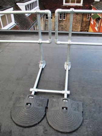 Garde-corps en toiture rabattable et visuellement discrète - Keeguard Foldshield_0