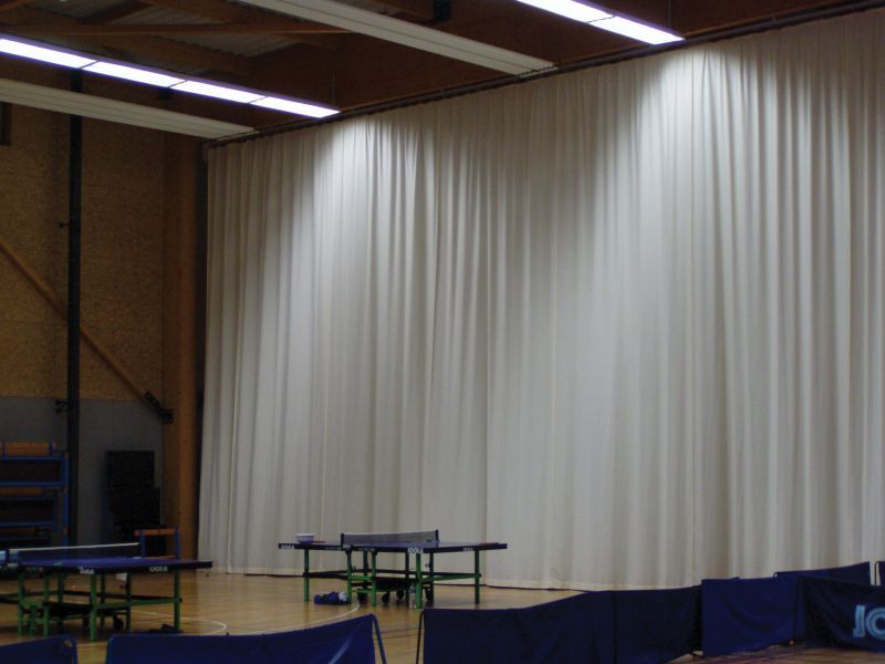 Ei4008 - Rideau de séparation gymnase en tissu polyester occultant M1 - Nouansport - 260g/m2_0