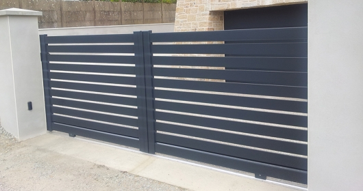 Portail coulissant à rail en aluminium - simple vantail, droit, ajouré - style moderne et contemporain_0