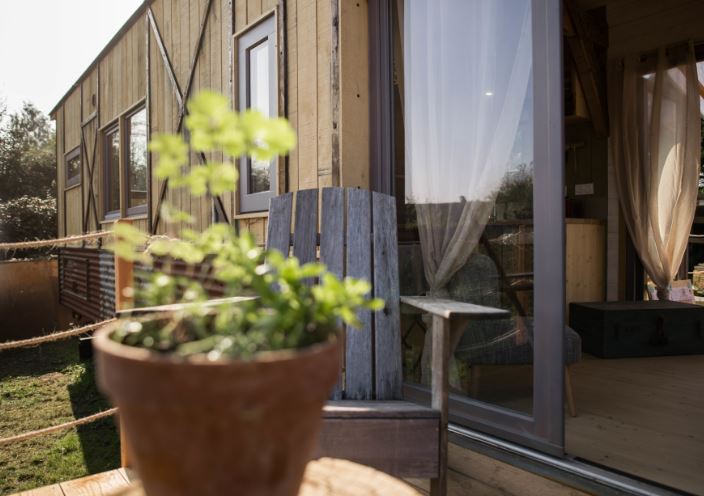 Tiny house poids lourd pour 4 permanents - remorque Fruehauf triple essieux - ossature bois et isolation écologique_0
