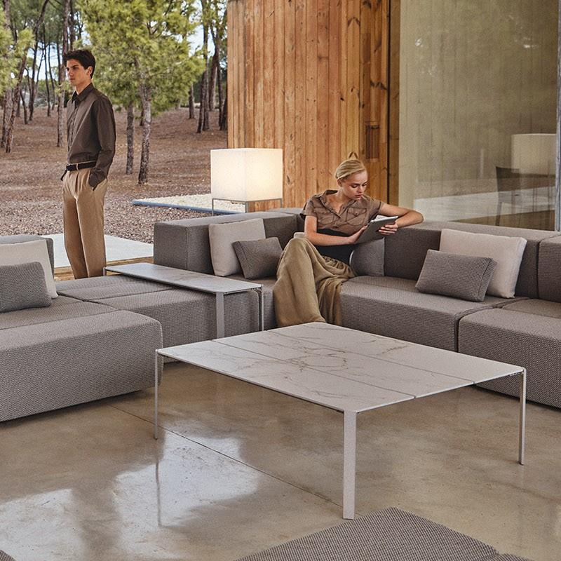 Table basse carrée TABLET 105 x 105 cm - intérieur/extérieur - plateau HPL et structure en aluminium_0