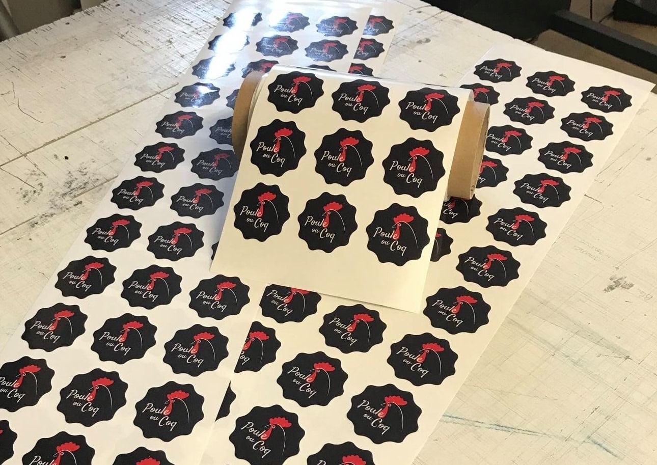 Stickers en vinyle adhésif - impression et découpe pour vitrines, enseignes et véhicules - Numerik Enseignes_1
